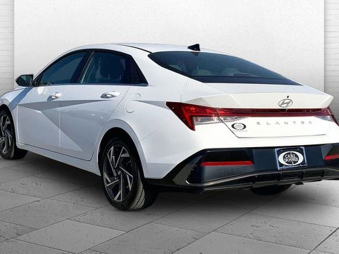 Used 2025 Hyundai Elantra SEL FWD image 9