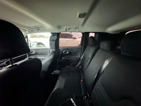 Used 2017 Jeep Renegade Altitude FWD image 9