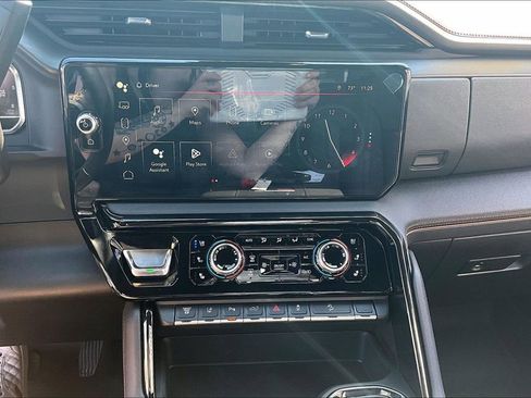 Used 2025 GMC Sierra 2500 AT4 w/ AT4 Premium Plus Package image 16