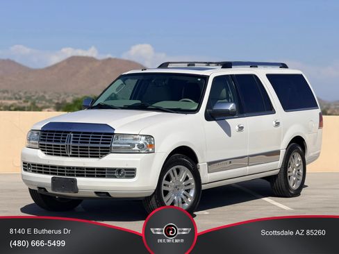 Used 2012 Lincoln Navigator L 2WD image 1