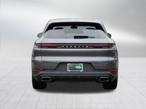 Used 2024 Porsche Cayenne image 4