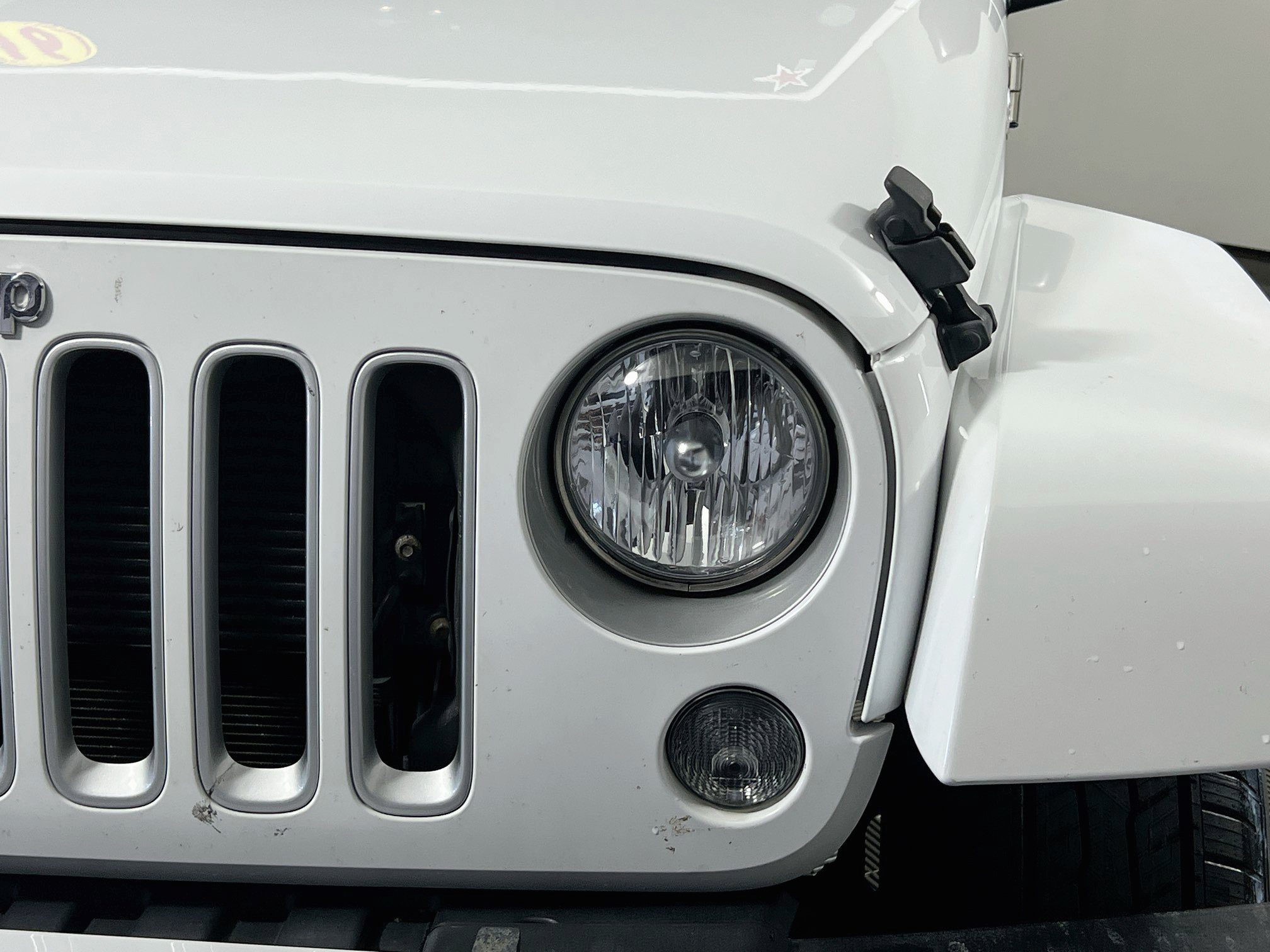 Used 2016 Jeep Wrangler Unlimited Sahara w/ Connectivity Group AWD/4WD image 11