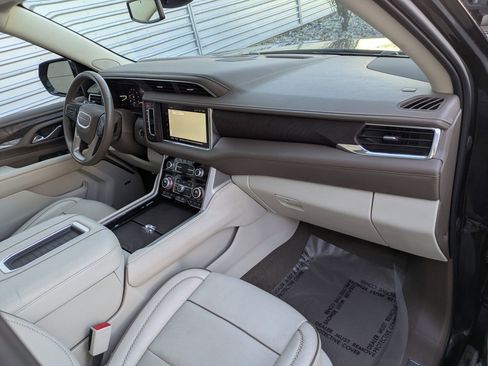 Used 2023 GMC Yukon XL Denali image 34