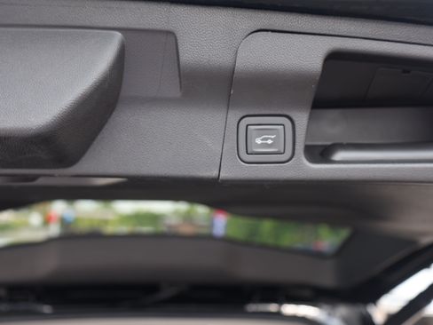 Used 2023 GMC Acadia SLT AWD/4WD image 15