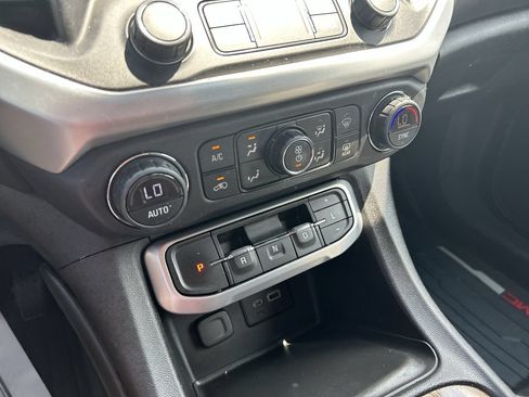 Used 2021 GMC Acadia SLE w/ Driver Convenience Package AWD/4WD image 29