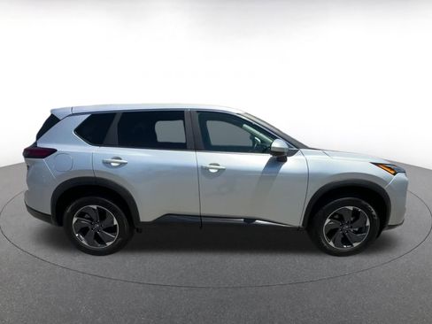 Used 2025 Nissan Rogue SV FWD image 16