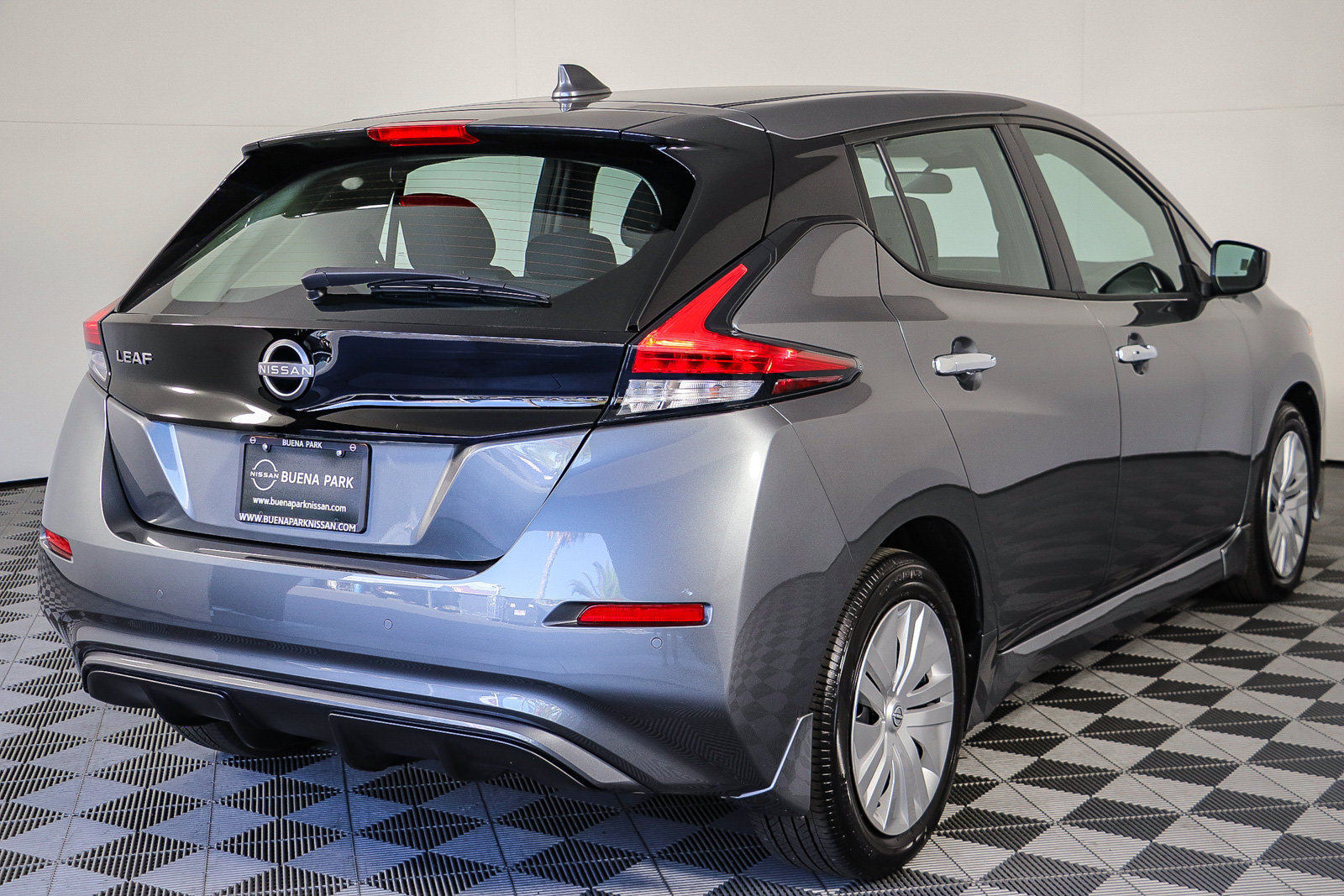 Used 2025 Nissan Leaf S FWD image 8