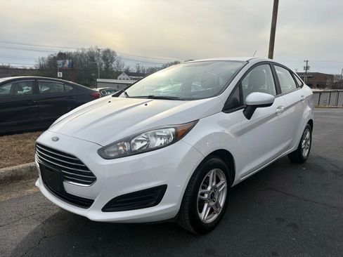 Used 2019 Ford Fiesta SE image 3