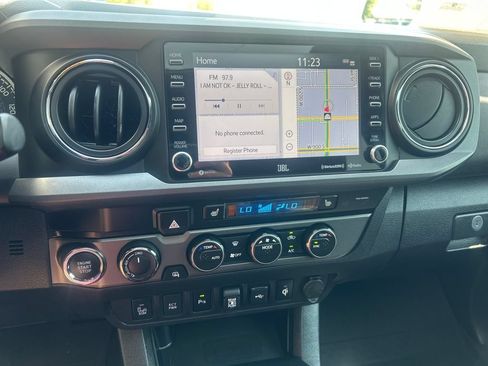 Used 2020 Toyota Tacoma TRD Off-Road w/ TRD Premium Off Road Package AWD/4WD image 18