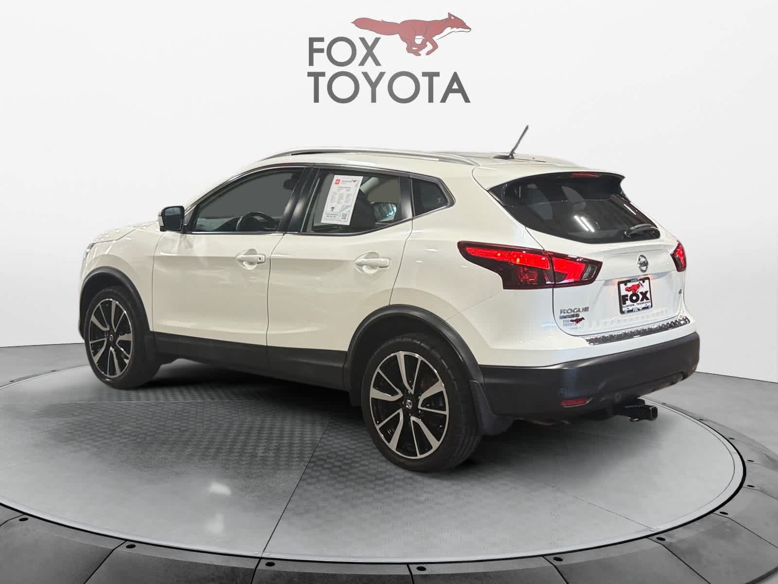 Used 2019 Nissan Rogue Sport SL w/ Premium Package FWD image 4
