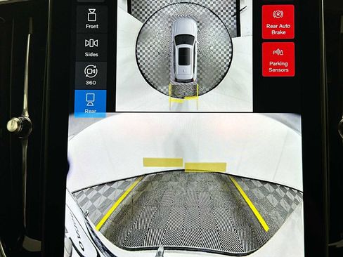 New 2025 Volvo XC90 B5 Plus w/ Protection Package Premier image 15