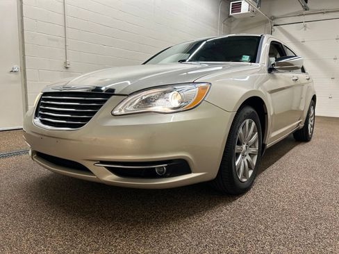 Used 2014 Chrysler 200 Limited FWD image 5