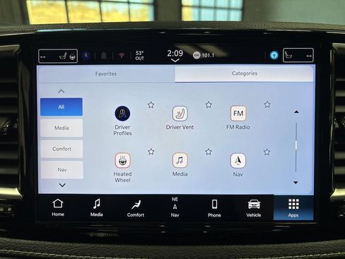 Used 2025 Chrysler Pacifica Limited image 22