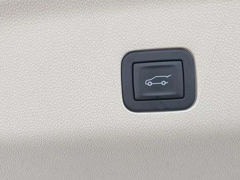 Used 2025 Cadillac Escalade Sport Platinum AWD/4WD image 17