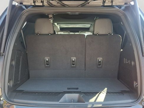 Used 2024 GMC Yukon SLT w/ SLT Premium Package image 29