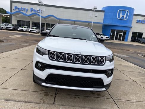 Used 2025 Jeep Compass Limited AWD/4WD image 3