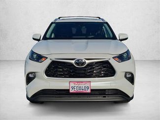 Used 2023 Toyota Highlander XLE FWD video 2