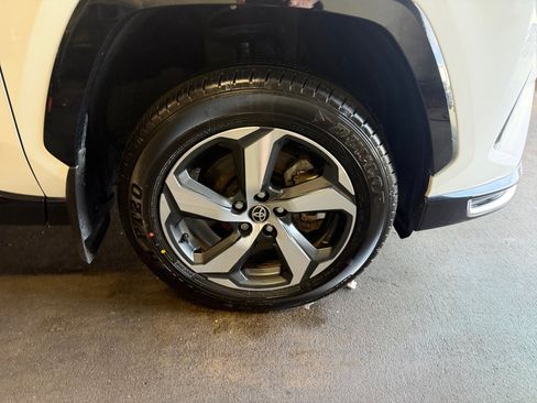 Used 2021 Toyota RAV4 SE w/ Weather & Moonroof Package AWD/4WD image 29
