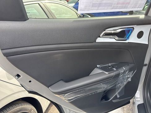 New 2026 Kia Sportage EX image 17