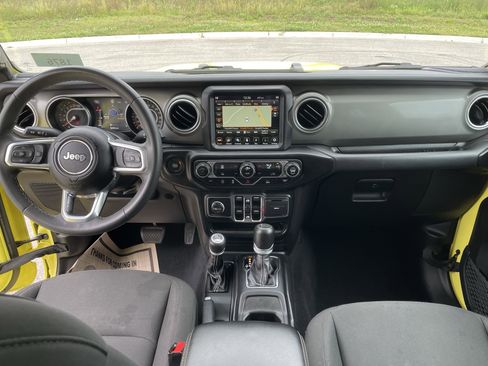 Used 2023 Jeep Gladiator Overland image 4