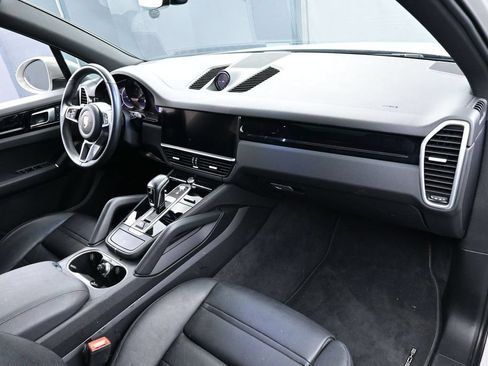 Certified 2023 Porsche Cayenne AWD/4WD image 31