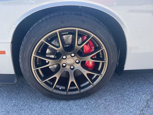 Used 2016 Dodge Challenger SRT Hellcat RWD image 35