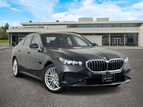 Used 2025 BMW 530i xDrive 530i xDrive w/ Premium Package image 1