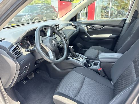 Used 2018 Nissan Rogue SV AWD/4WD image 4