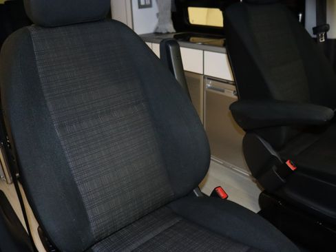 Used 2019 Mercedes-Benz Metris w/ Premium Safety Package image 27
