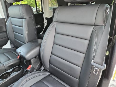 Used 2012 Jeep Wrangler Unlimited Sahara w/ Connectivity Group AWD/4WD image 14