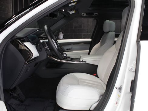 Used 2025 Land Rover Range Rover Sport SE AWD/4WD image 33
