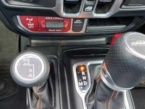 Used 2023 Jeep Gladiator Mojave w/ Cold Weather Group image 24