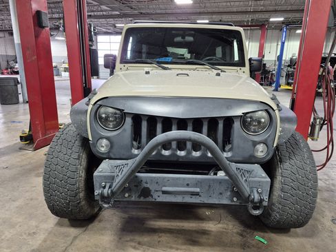 Used 2017 Jeep Wrangler Unlimited Sport AWD/4WD image 2