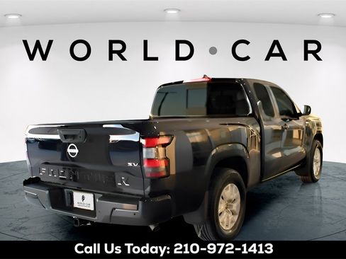 Used 2024 Nissan Frontier SV w/ SV Convenience Package image 7