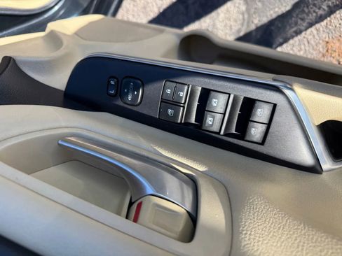 Used 2016 Toyota Camry LE image 10