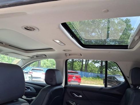 Used 2021 Chevrolet Traverse RS AWD/4WD image 11