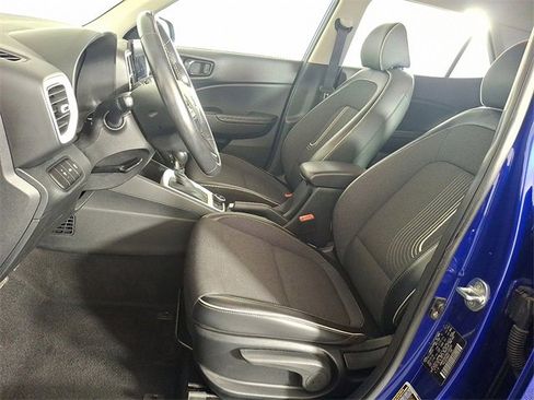 Used 2022 Hyundai Venue Limited image 30