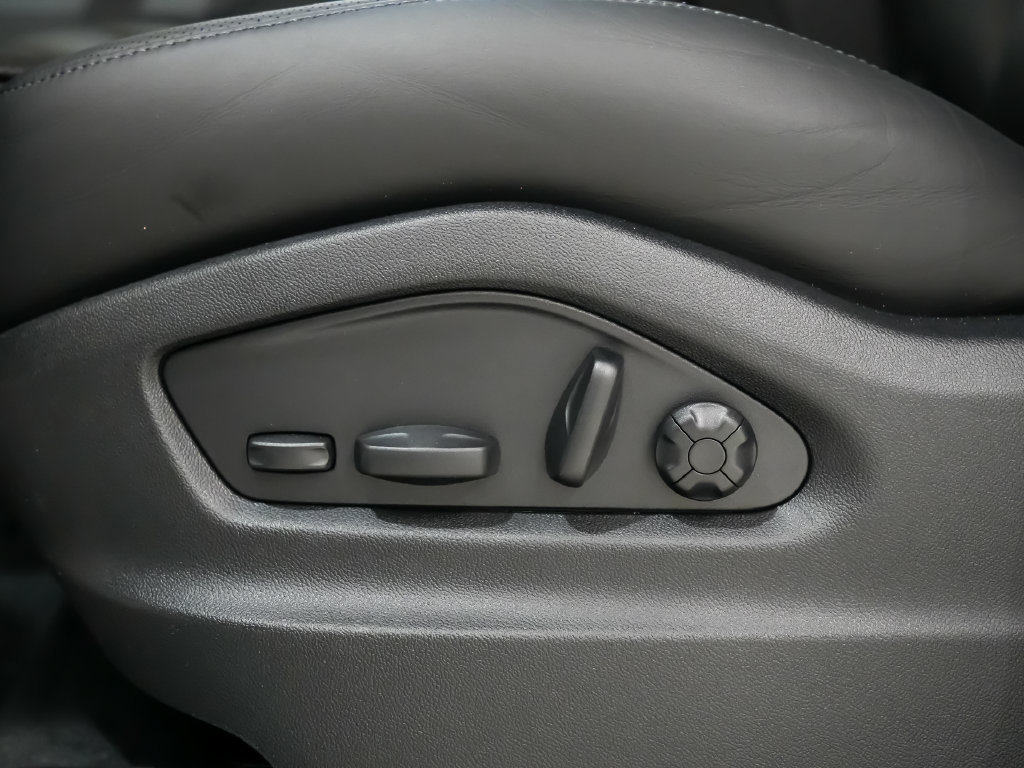 Certified 2026 Porsche Cayenne Coupe AWD/4WD image 24