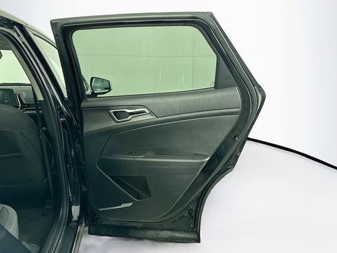 Used 2025 Kia Sportage LX image 28
