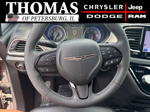 Used 2024 Chrysler Pacifica Touring-L w/ S Appearance Package FWD image 13
