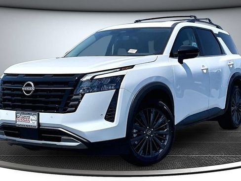 New 2026 Nissan Pathfinder SL FWD image 2