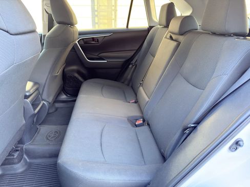 Used 2020 Toyota RAV4 LE image 17