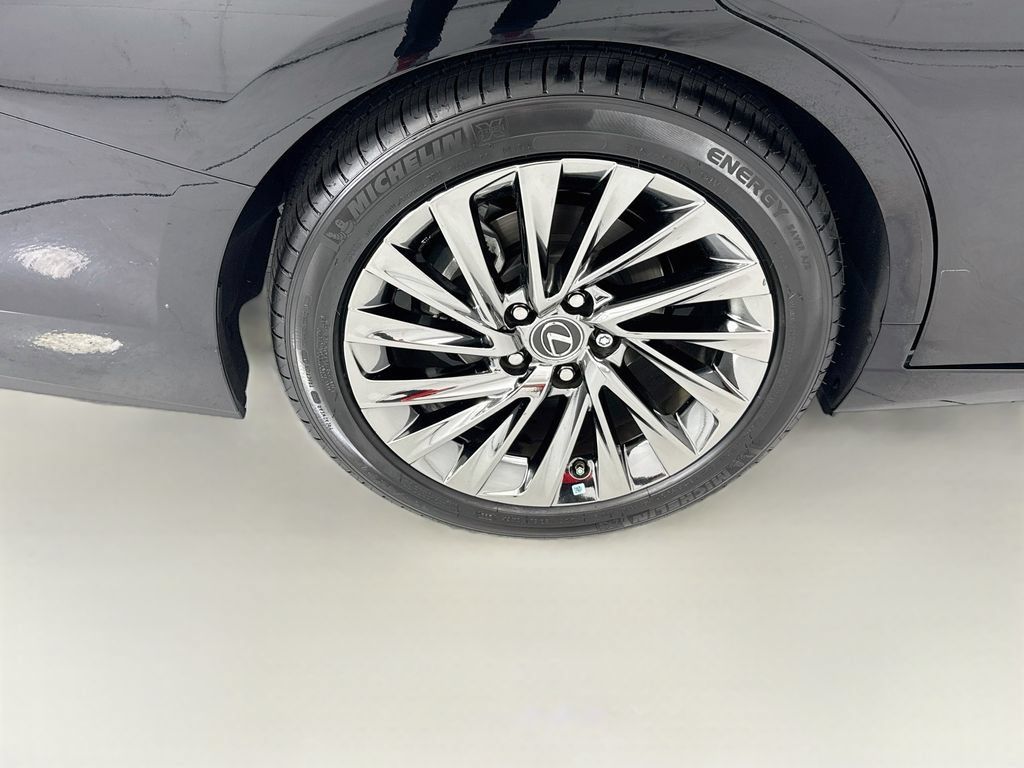 Used 2024 Lexus ES 350 Ultra Luxury w/ Accessory Package (Z2) FWD image 32
