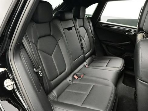 Certified 2025 Porsche Macan AWD/4WD image 17