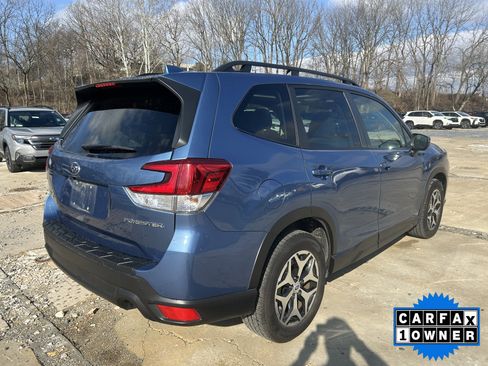 Used 2022 Subaru Forester Premium image 3