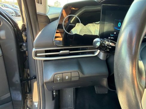 Used 2025 Hyundai Elantra SEL FWD image 26