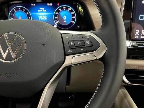 New 2025 Volkswagen Atlas SE image 18