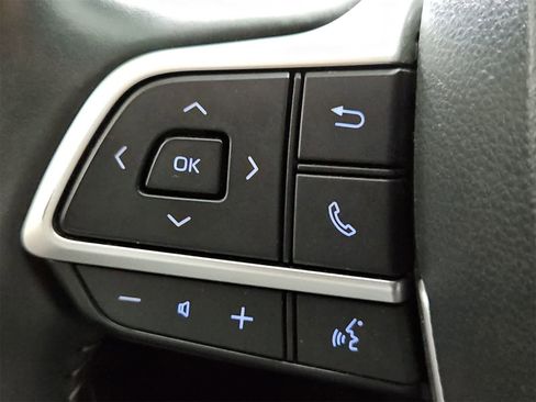 Used 2022 Toyota Highlander XLE image 25