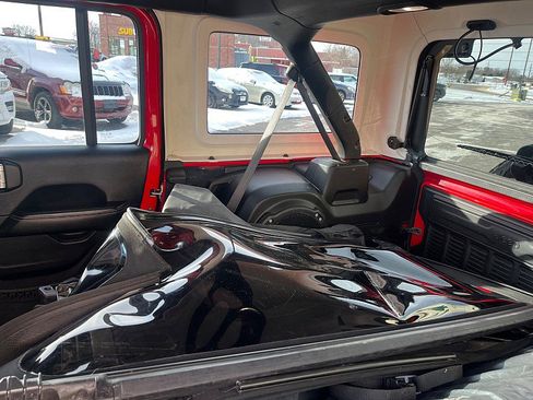 Used 2018 Jeep Wrangler Unlimited Sahara w/ Dual Top Group image 18