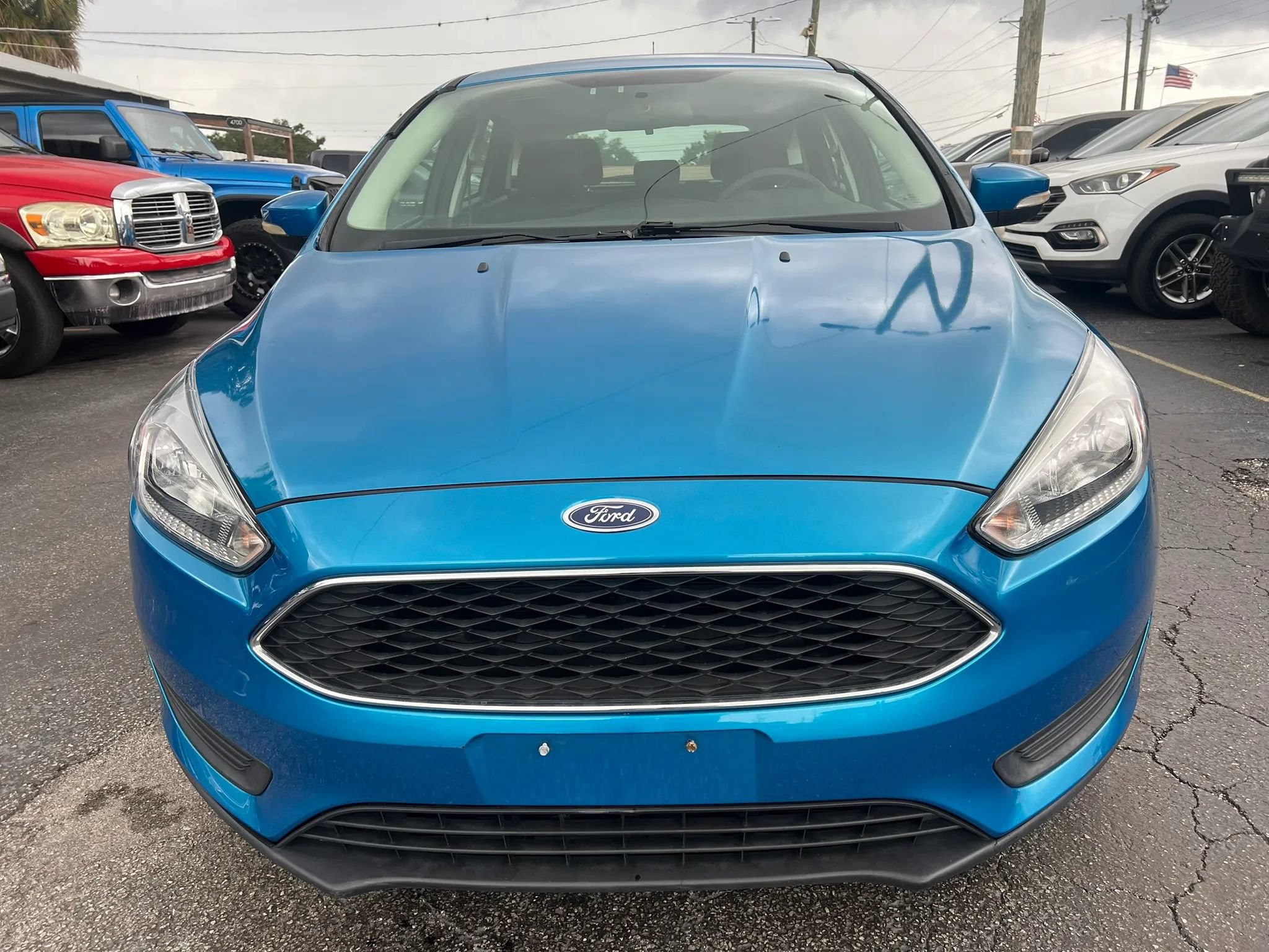Used 2016 Ford Focus SE w/ SE Power Seat Package FWD image 3